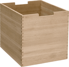 Cargar imagen en el visor de la galería, Wooden box with a natural finish on a black background
