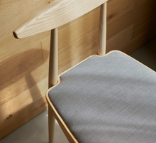 Charger l'image dans la galerie, Quinti Timeless Dining Chairs