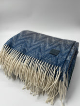 Cargar imagen en el visor de la galería, Mjuk Icelandic Wool Throws