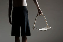 Cargar imagen en el visor de la galería, Person holding a modern basket against a gray background
