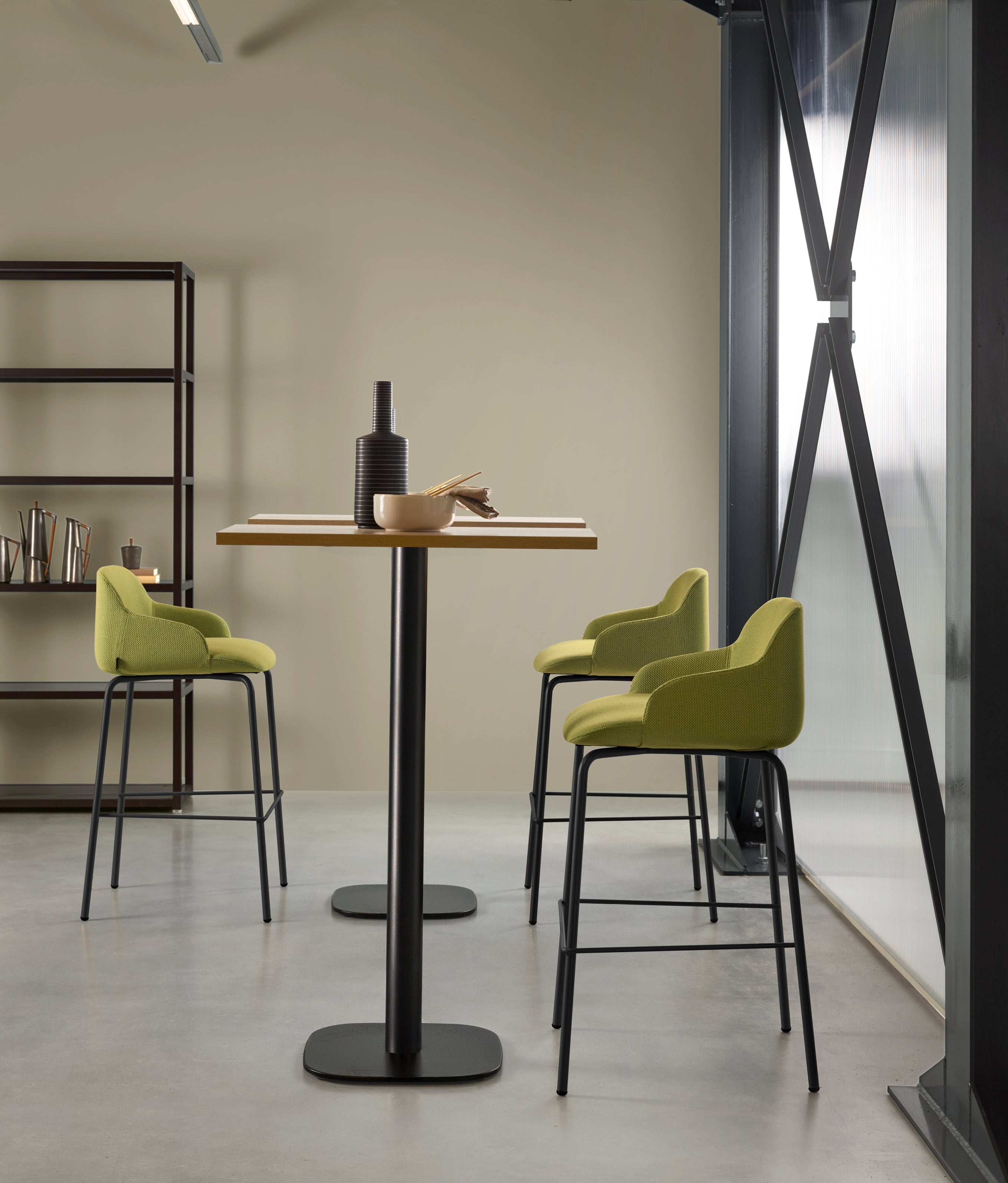 Quinti Deep Stool Steel Base 