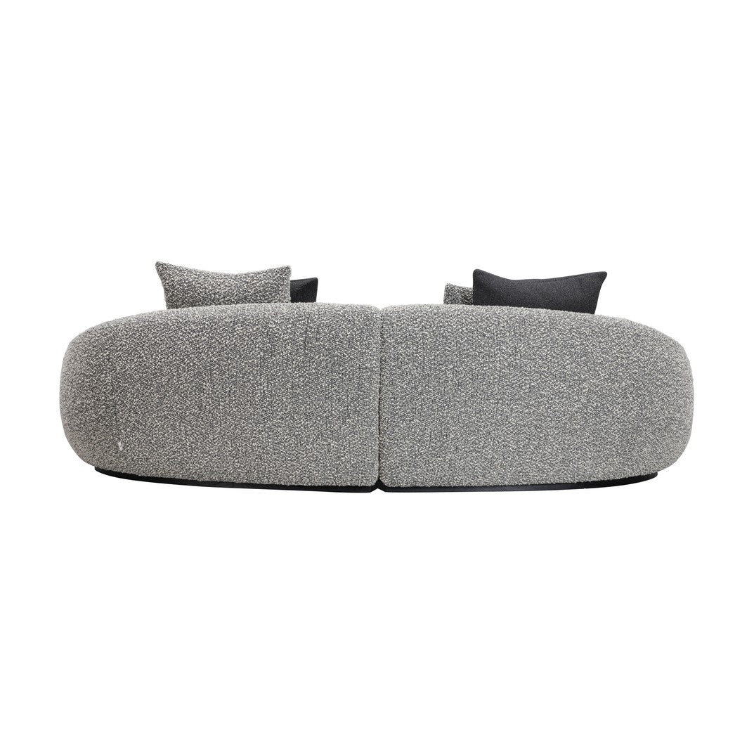Montholon back with pillows