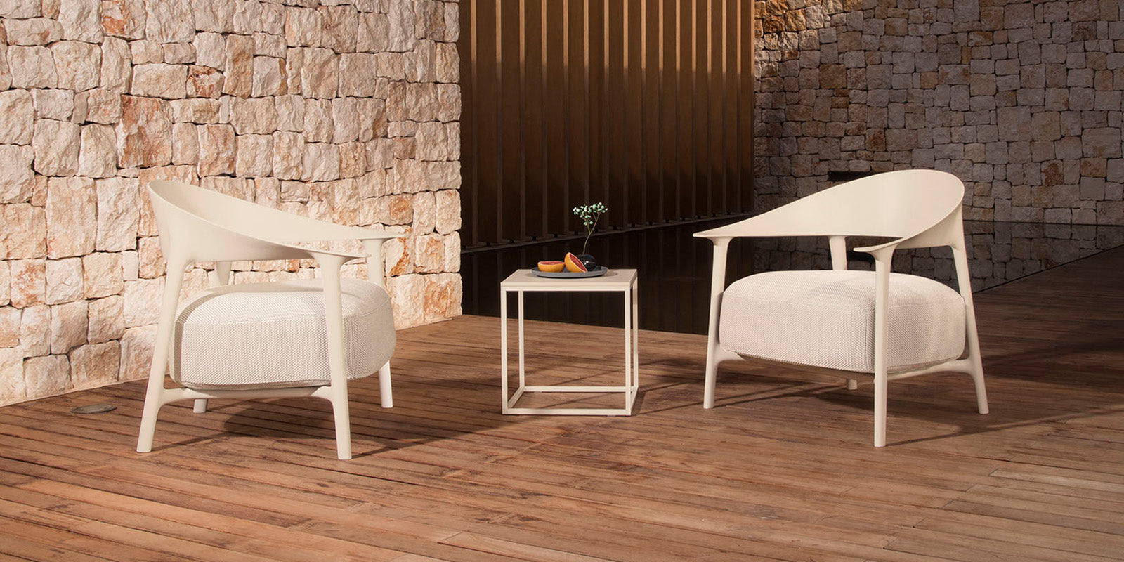 modmobili vondom africa outdoor upholstered lounge chair