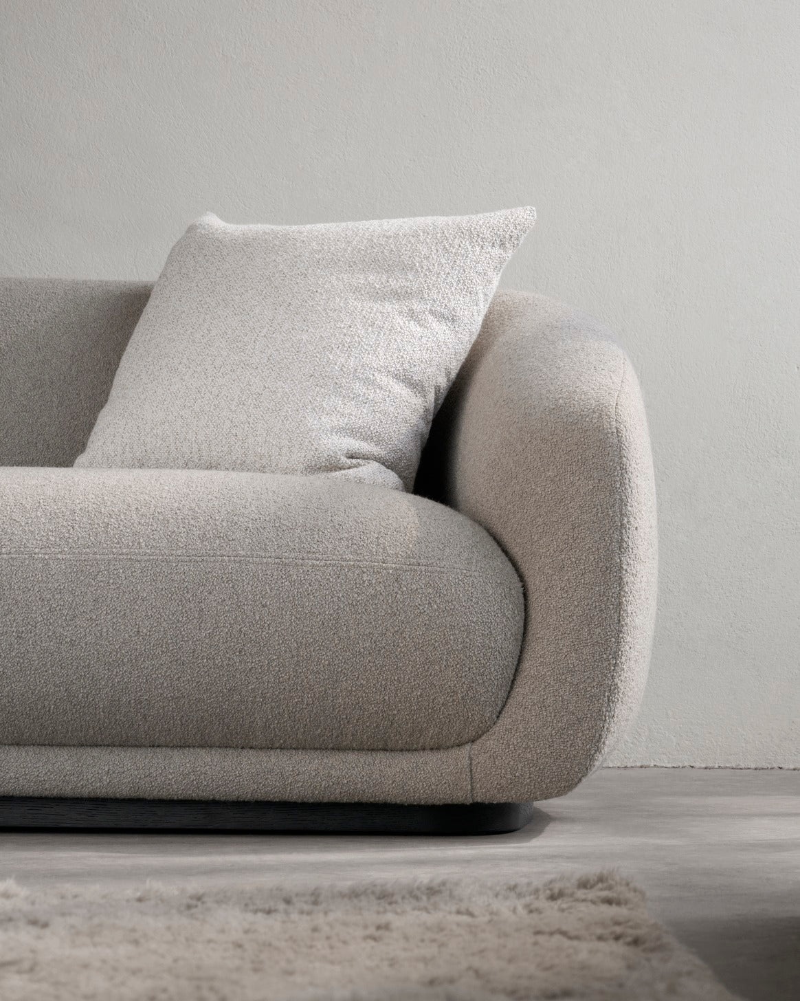 montholon sofa detail