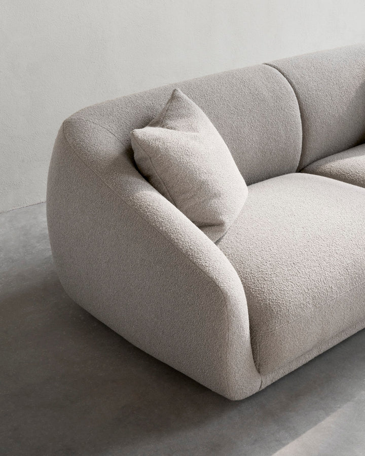 montholon sofa detail