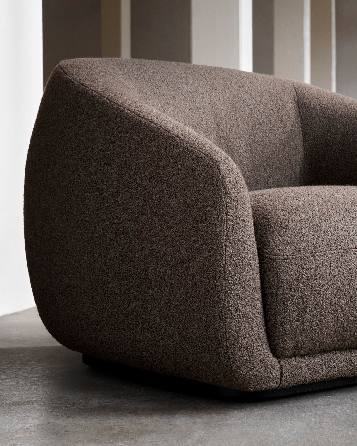 modmobili montholon swivel lounge chair