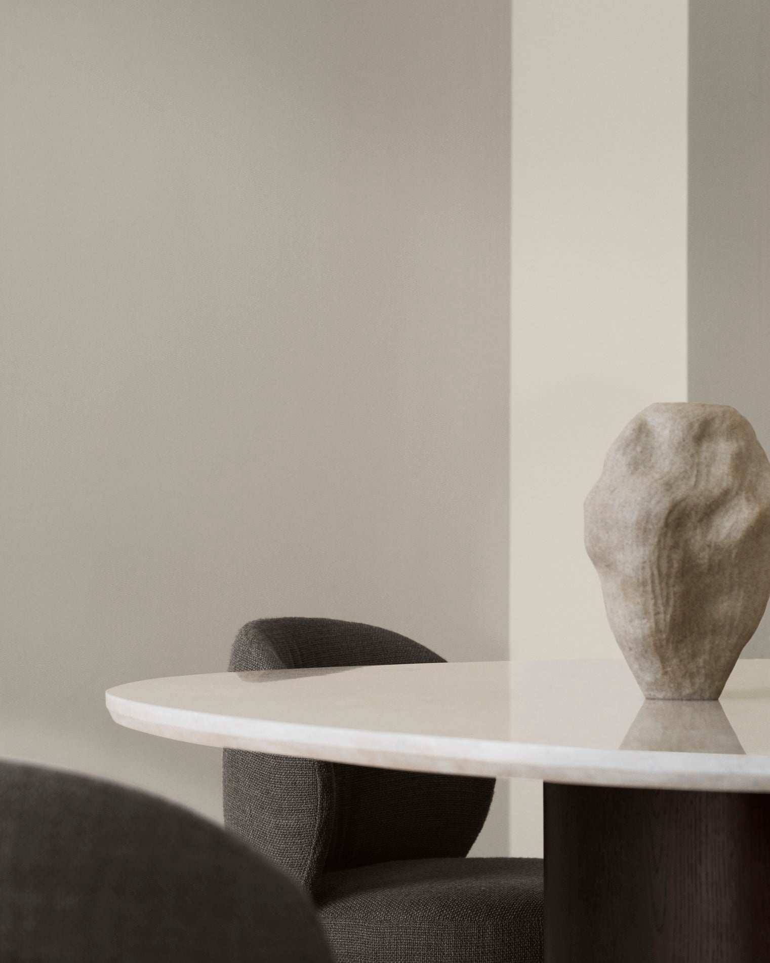 Ovata Dining table limestone edge