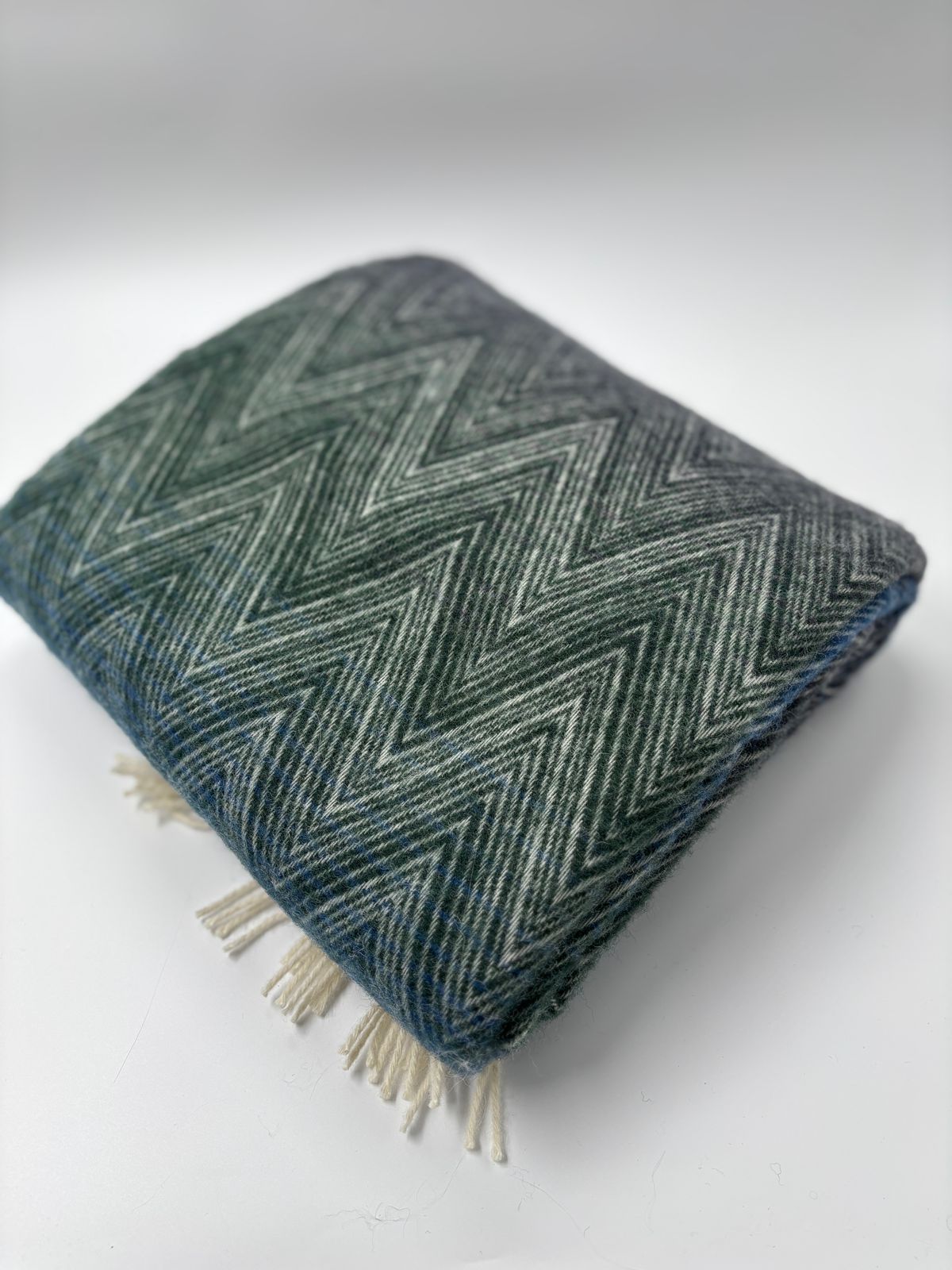 modmobili mjuk icelandic wool throws furniture
