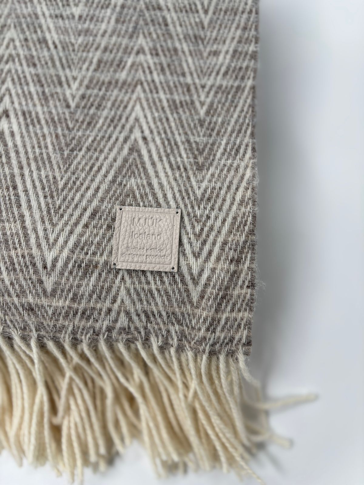 modmobili mjuk icelandic wool throws furniture