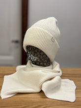 Load image into Gallery viewer, Mjuk Icelandic Hats &amp; Scarves
